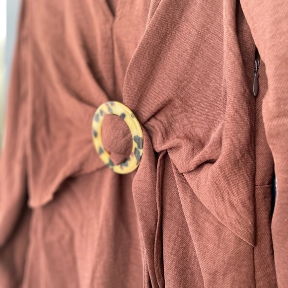 Brown dress by TOPSHOP - Picture 2 of 2